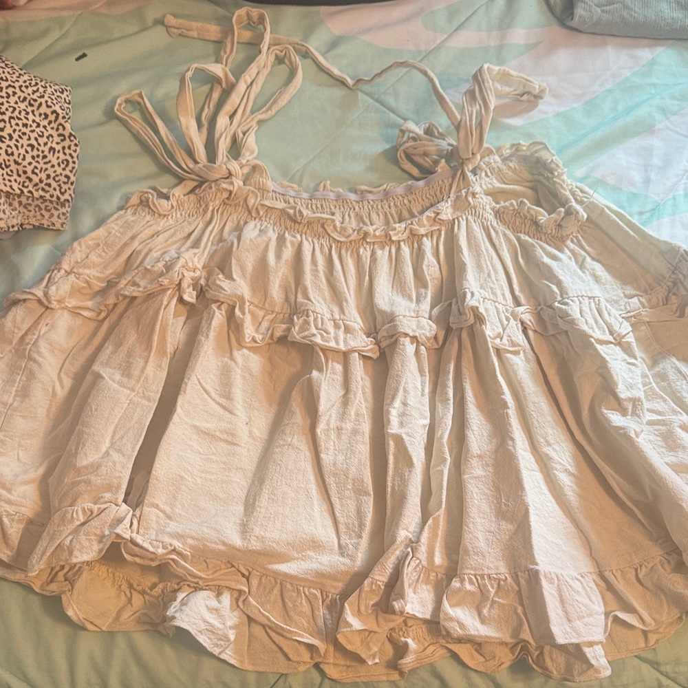 SHEIN Cream Ruffle Top - Picture 3 of 3